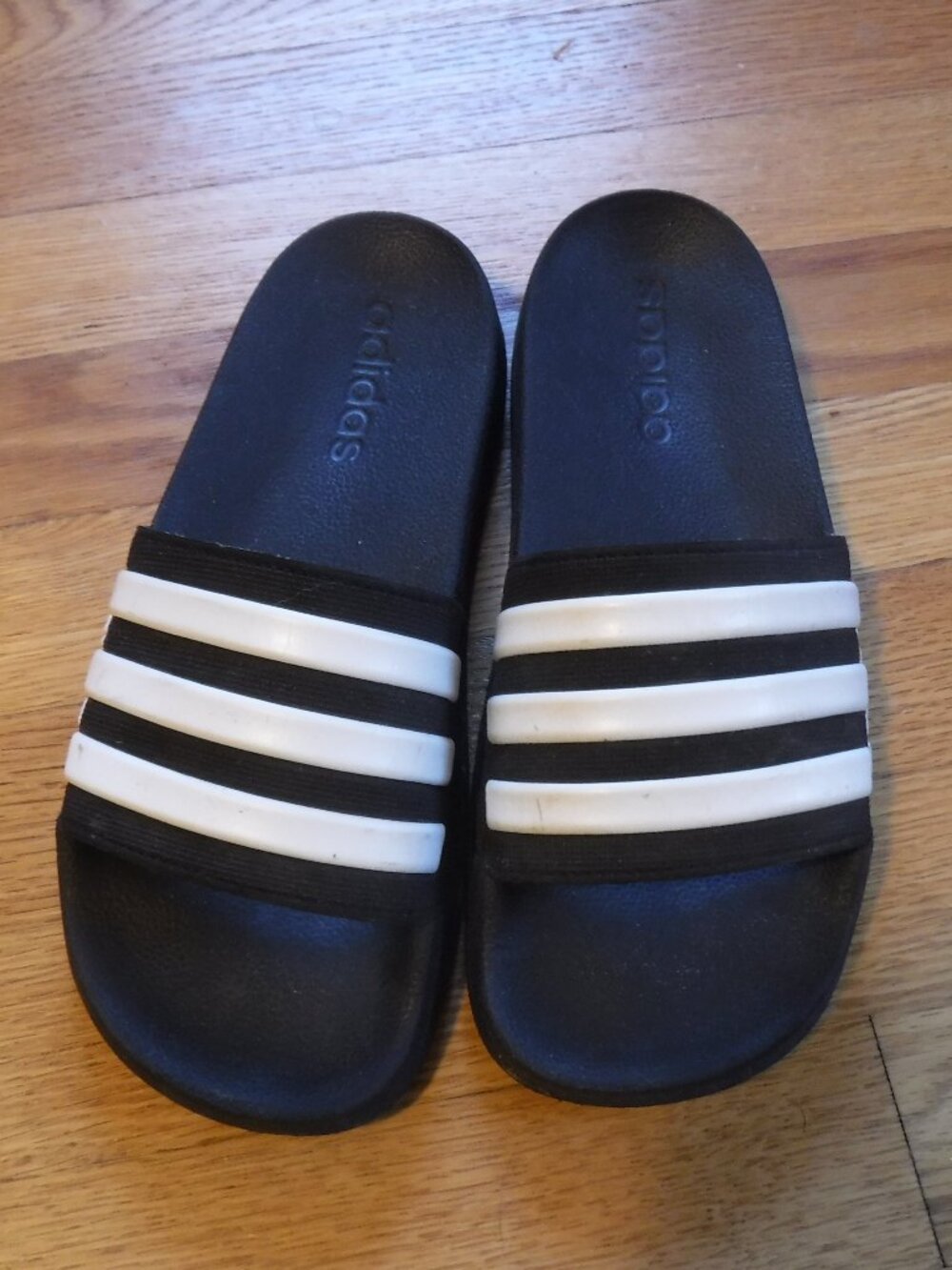 Adidas Boys Size 4 Back Sandals